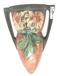 LARGE ROSEVILLE DAHLROSE WALLPOCKET, 5 Day Return P: With double handles measuring 10 inches long and 7 inches across. Good color and good condition. No chips, cracks or repairs. Before bidding, please read the auction terms regarding software
