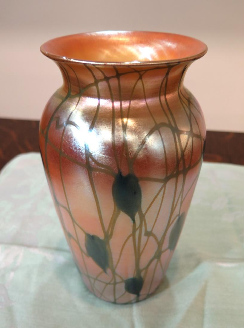 A DURAND HEART AND VINE ART GLASS VASE (1 of 3)
