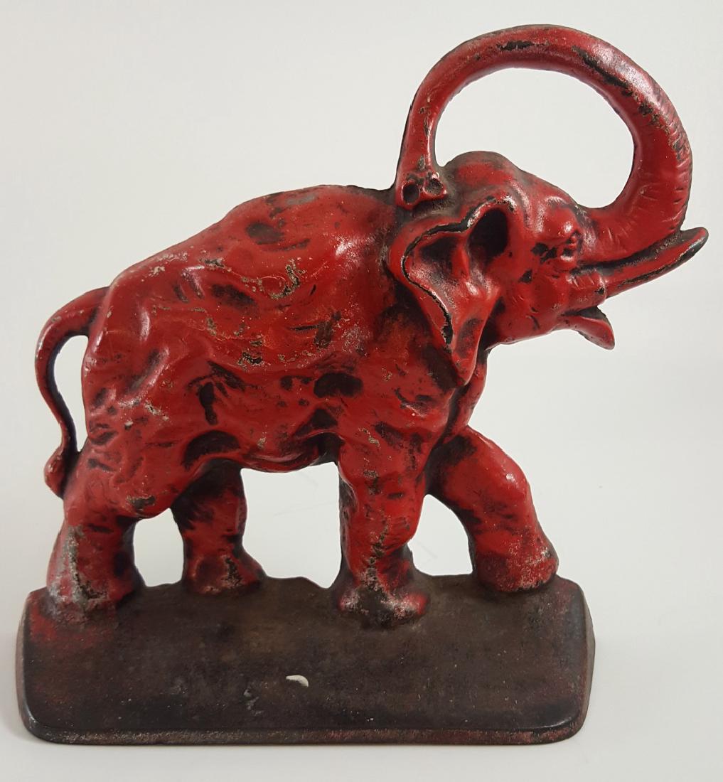 A GOOD VINTAGE CAST IRON ELEPHANT DOORSTOP (1 of 1)