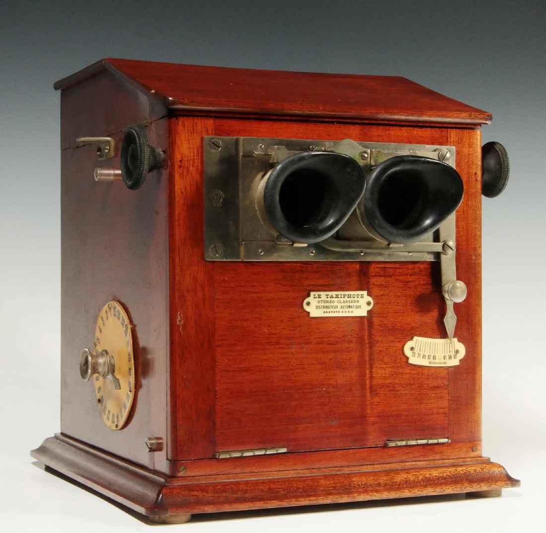 A FRENCH RICHARD FRERES 'TAXIPHOTE' STEREO VIEWER (1 of 10)