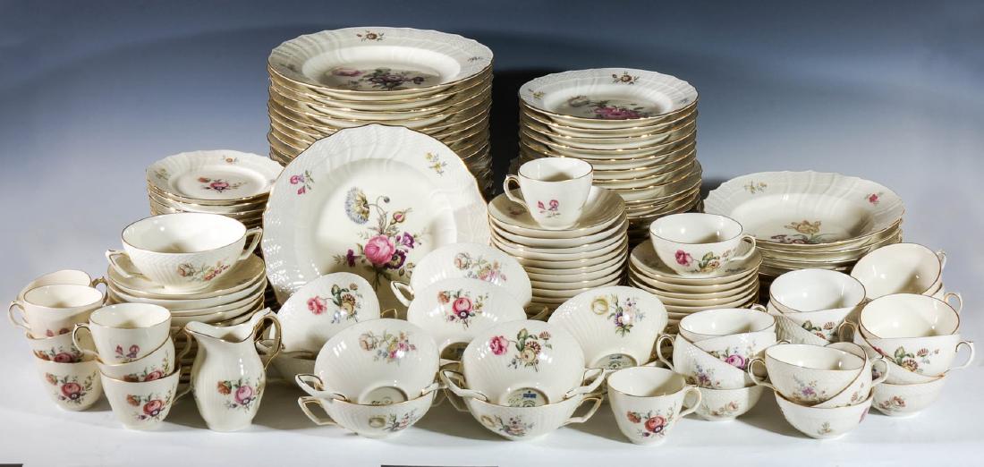A 157 PC ROYAL COPENHAGEN FRIJSENBORG CHINA SERVICE (1 of 8)