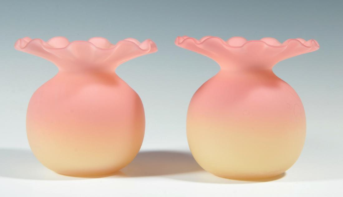 A PAIR 19TH CENTURY BURMESE GLASS VASES (1 of 8)