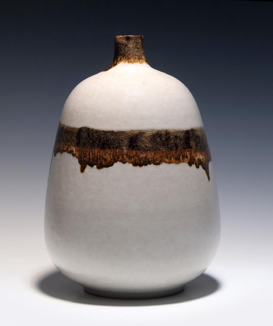 A RAYMOR ITALIAN POTTERY VASE ATTR BAGNI: A ceramic bottle vase attributed to Alvino Bagni for Raymor pottery, Italy, circa 1950 - 1970s. Measures 10.5 x 6.5 inches. We happily provide seamless in-house packing and shipping services on nearly