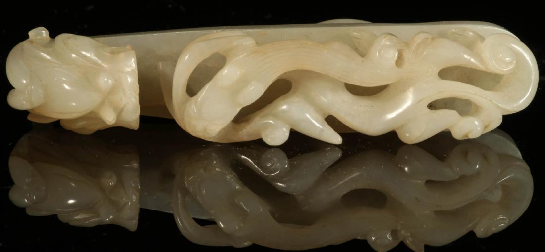 A CHINESE CARVED JADE BELT HOOK WITH DRAGON (1 of 9)