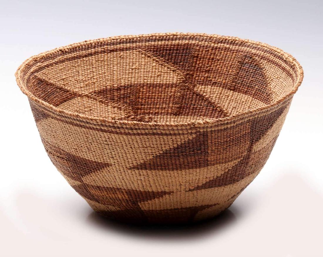 A KLAMATH NATIVE AMERICAN INDIAN BASKET (1 of 6)