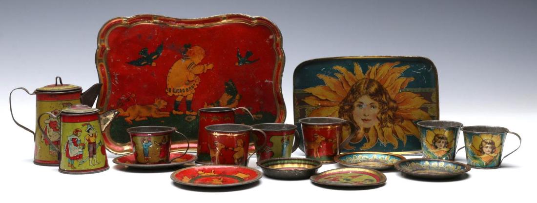 AN ASSEMBLAGE OF ANTIQUE TIN LITHO CHILDREN'S DISH (1 of 4)