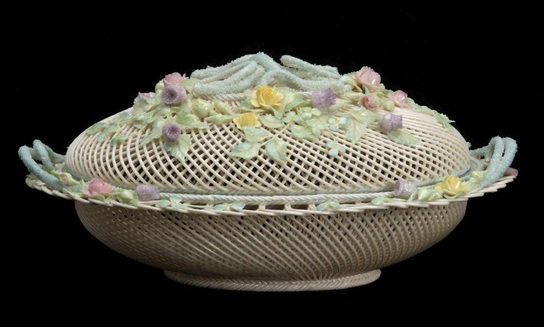 A NICE IRISH BELLEEK FOUR STRAND LIDDED BASKET (1 of 10)