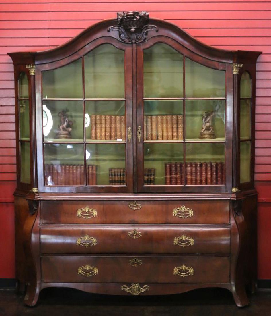 A CIRCA 1800 DUTCH BOMBÉ BOOK OR DISPLAY CASE (1 of 12)
