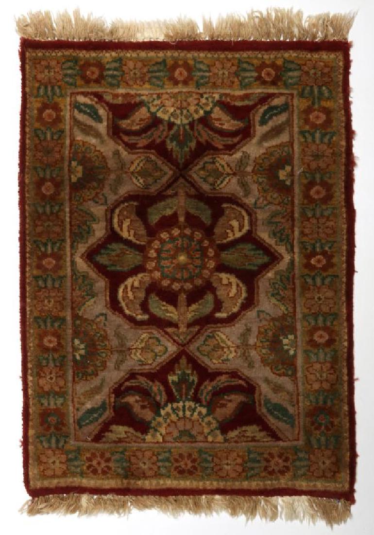 A SMALL 20TH CENTURY TURKISH RUG (1 of 7)