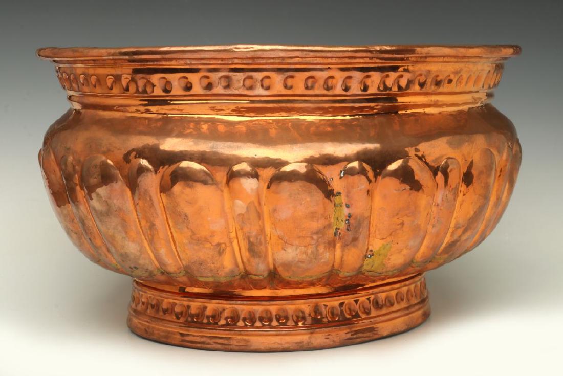 A NICE LARGE 19TH C HAND HAMMERED COPPER JARDINIERE (1 of 9)