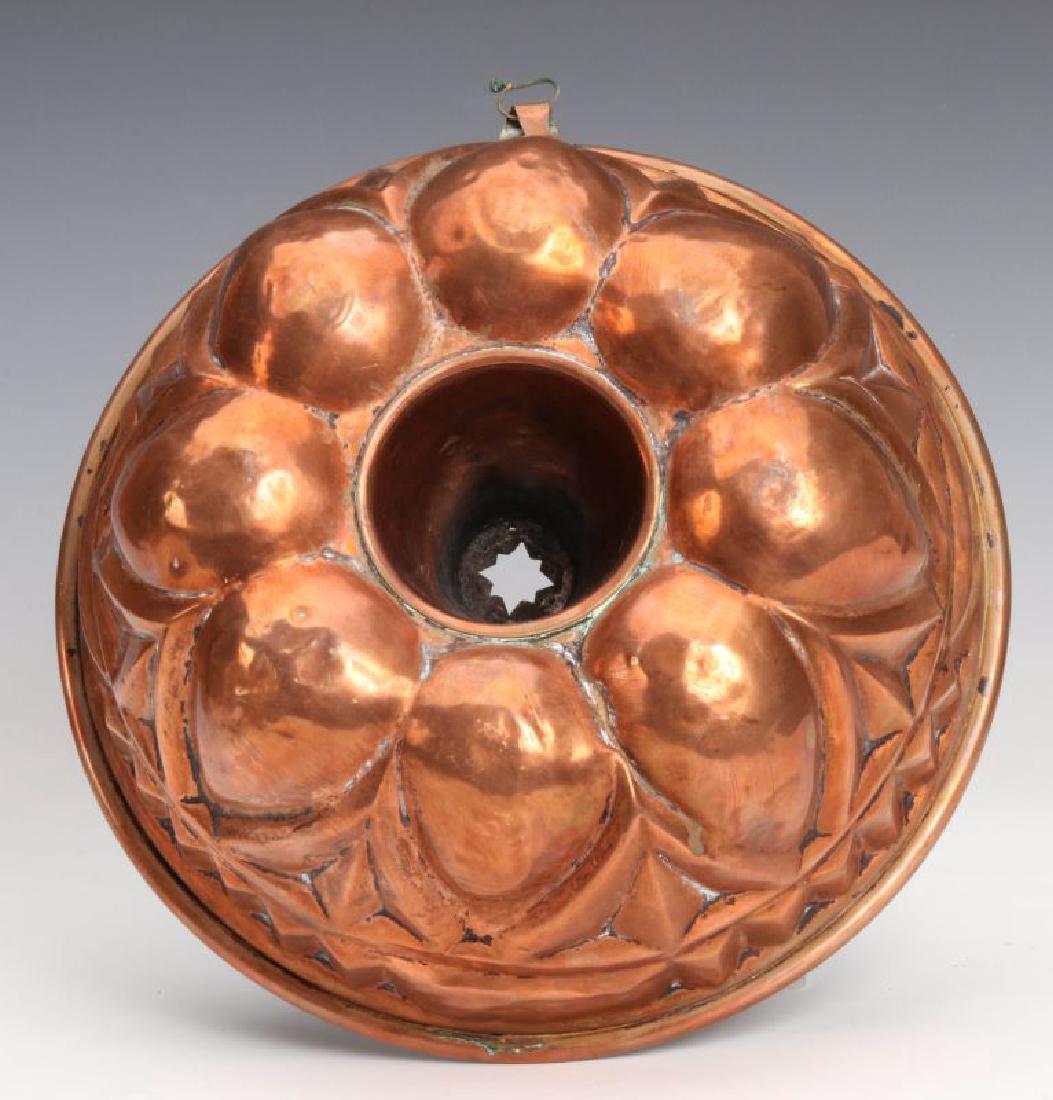 AN ANTIQUE COPPER CAKE PAN / JELLY MOLD (1 of 4)