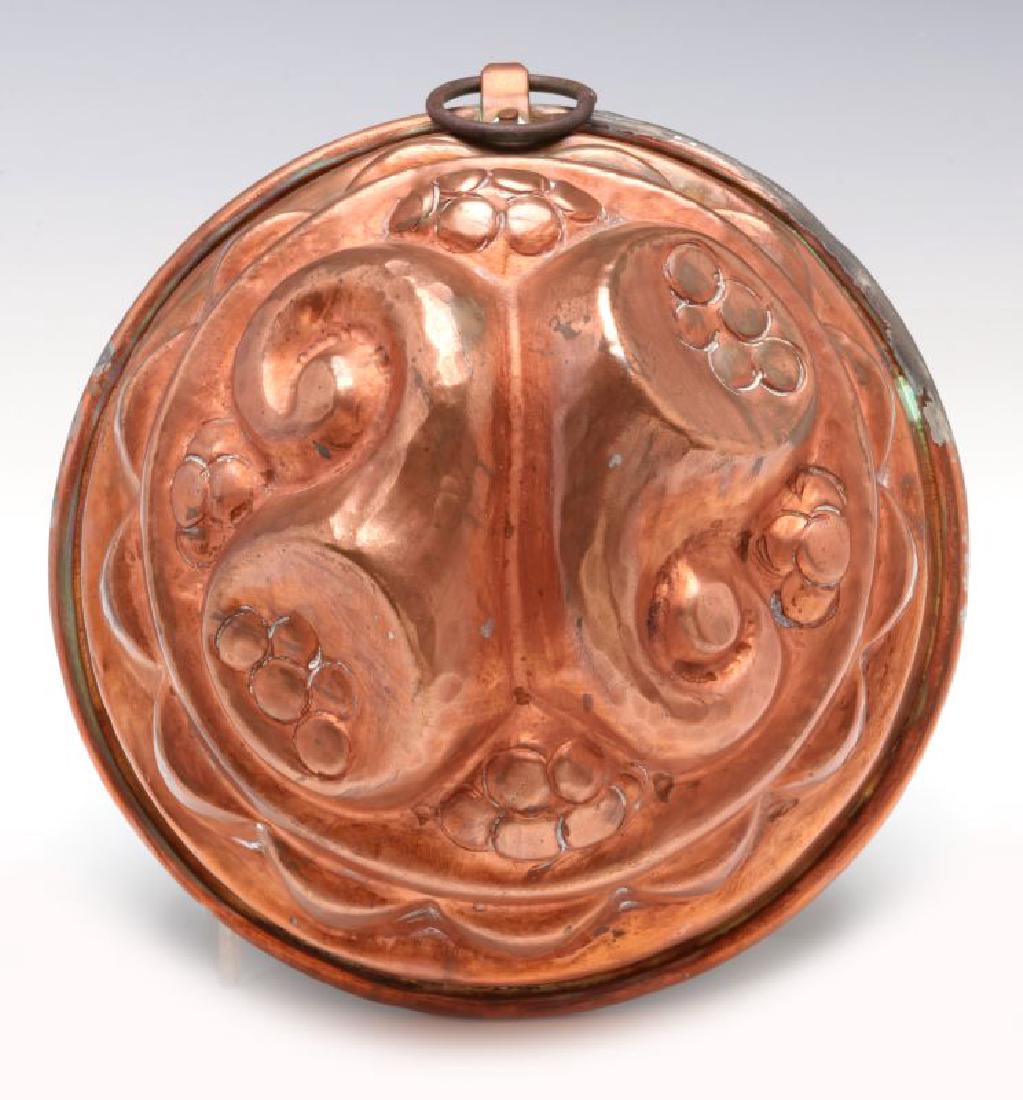 AN ANTIQUE COPPER FOOD MOLD (1 of 7)