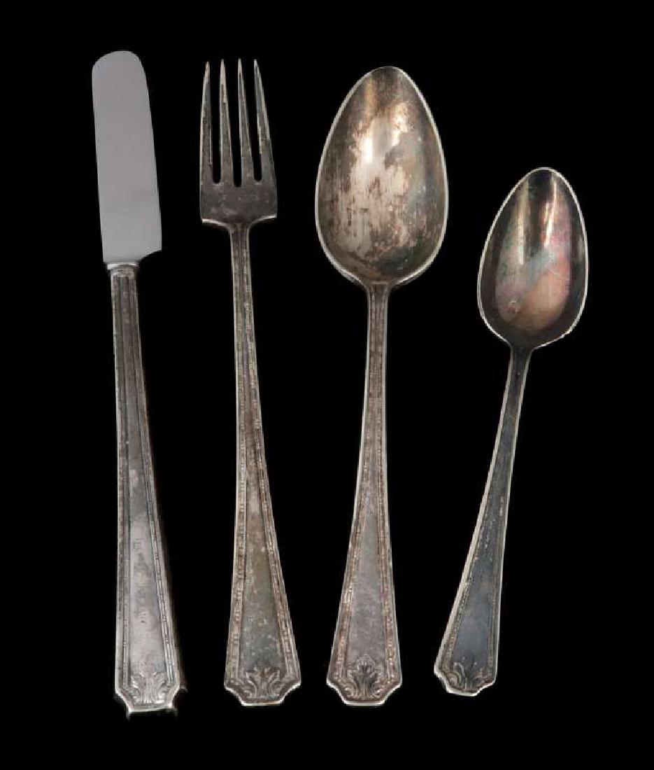 FOUR PIECES PULLMAN CO. ROOSEVELT PATTERN FLATWARE (1 of 5)