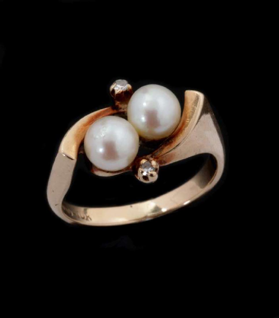 A LADIES 14K GOLD, PEARL AND DIAMOND FASHION RING (1 of 7)