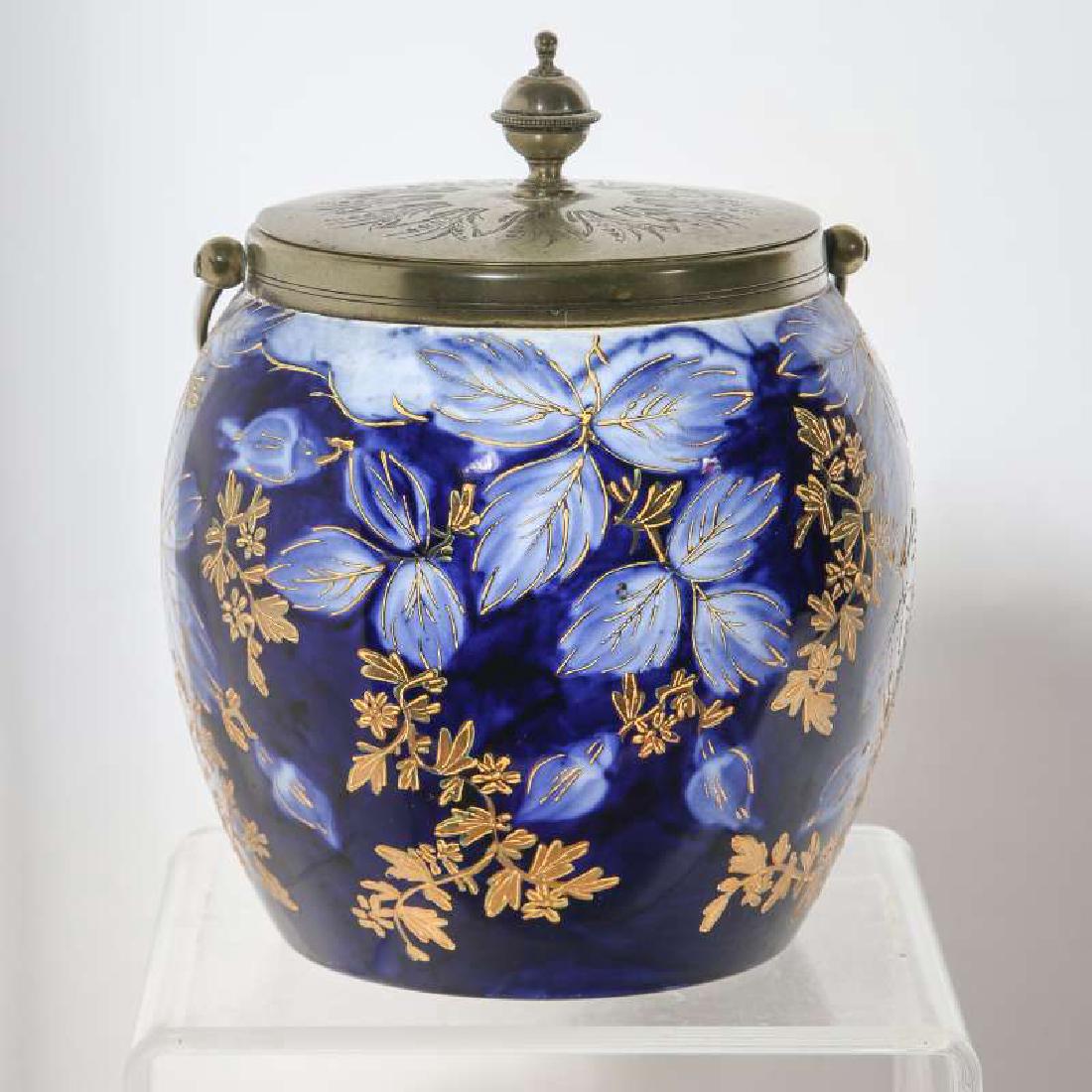 A GOOD FLOW BLUE BISCUIT JAR CIRCA 1890 (1 of 10)