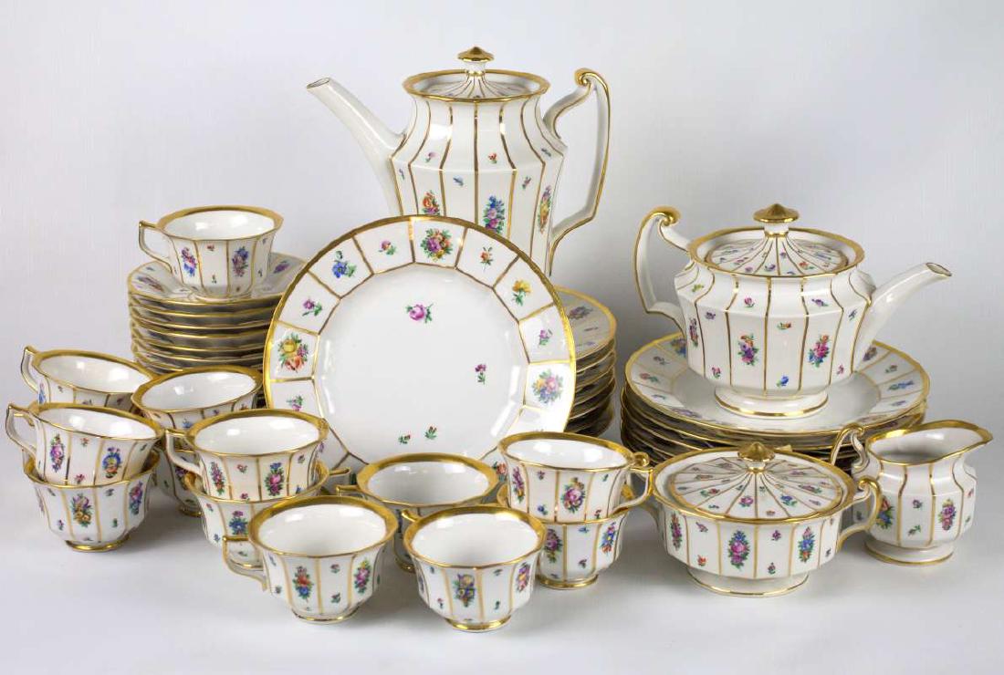 ROYAL COPENHAGEN HENRIETTE PATTERN CHINA SERVICE (1 of 6)