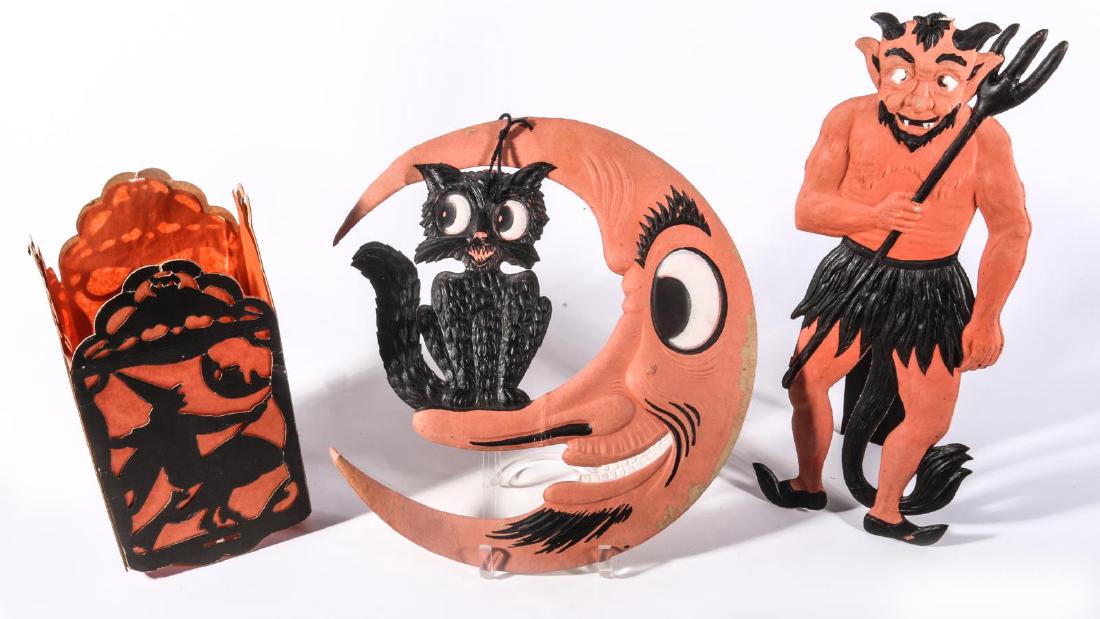 COLLECTION OF VINTAGE PAPER HALLOWEEN DECORATIONS (1 of 9)