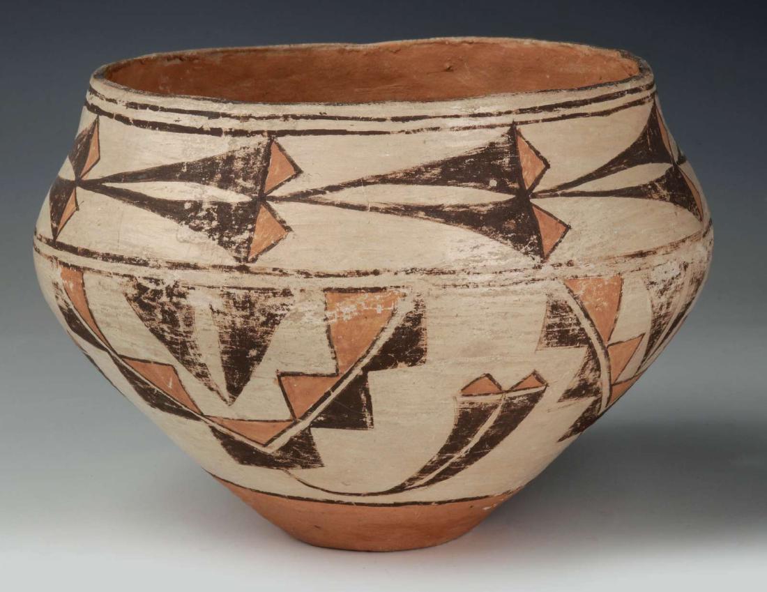 A CIRCA 1900 ACOMA POTTERY OLLA JAR (1 of 7)