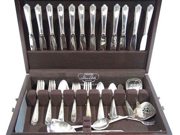 61 PIECES WESTMORELAND STERLING LADY HILTON: The "Lady Hilton" Pattern was made by the Wallace Silversmiths for the Westmorland Silver Co. in 1940. There are 12- 9" dinner knives,12- 7 1/4" dinner forks,12-6 1/8" salad forks,12- 6" teaspoons,or