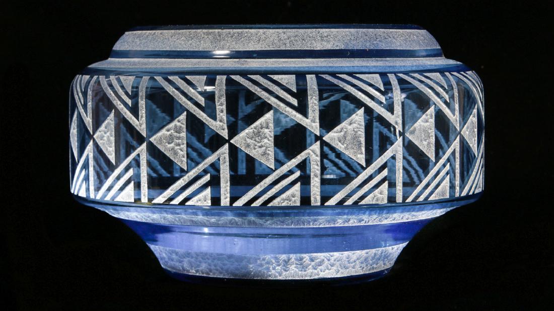 AN ACID CUT ART DECO VASE SIGNED DAUM NANCY (1 of 6)