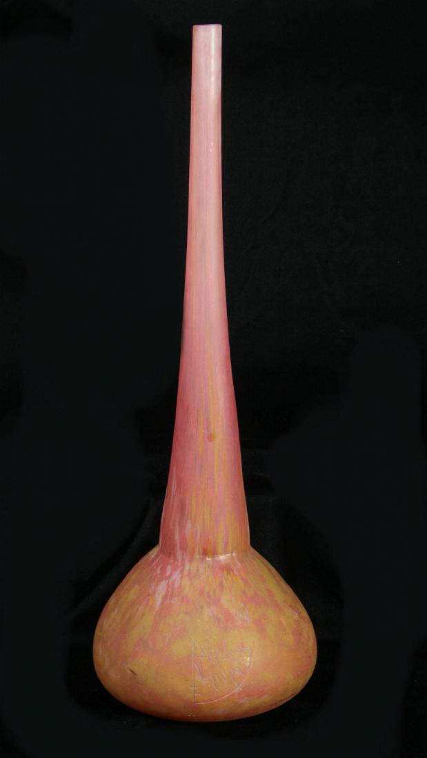 INTERNALLY DECORATED ART GLASS SIGNED DAUM NANCY (1 of 6)