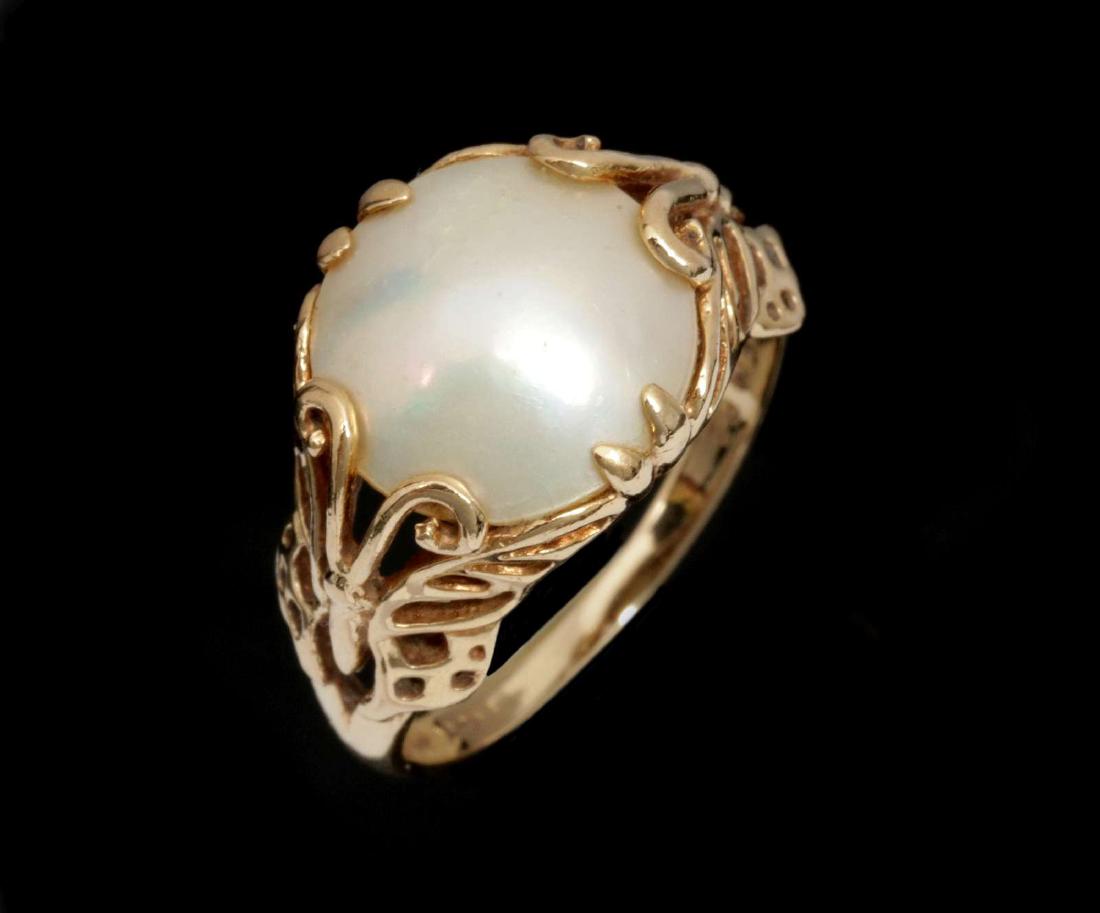 A LADIES' 14K GOLD AND MABE PEARL FASHION RING (1 of 6)