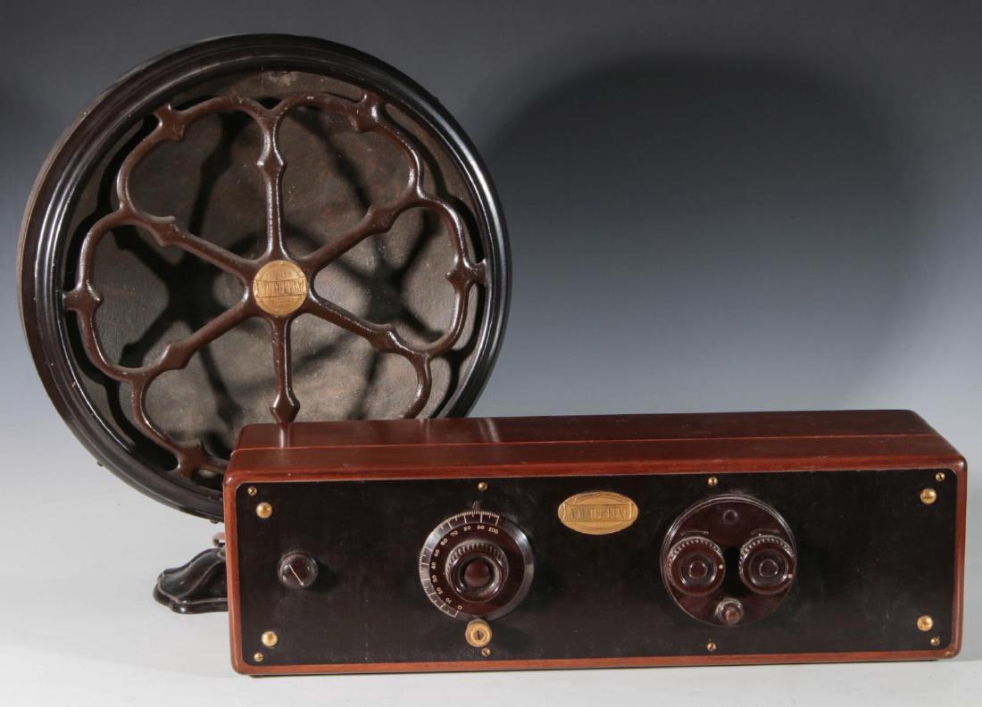 AN ATWATER KENT MODEL 33 RADIO WITH TYPE E SPEAKER (1 of 15)