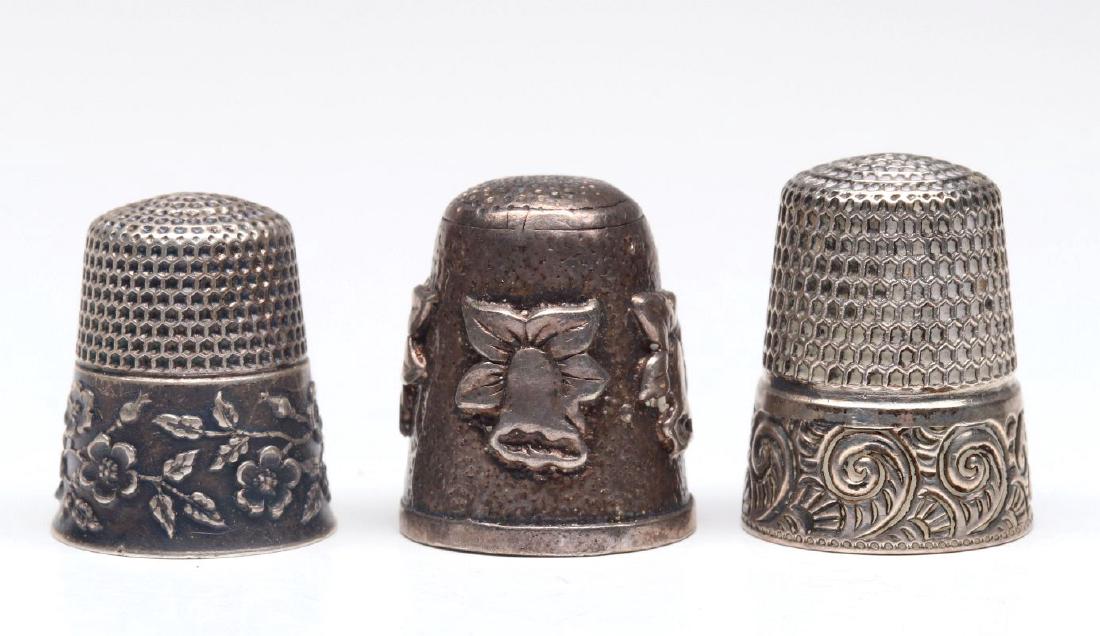 THREE ANTIQUE STERLING SILVER THIMBLES (1 of 7)