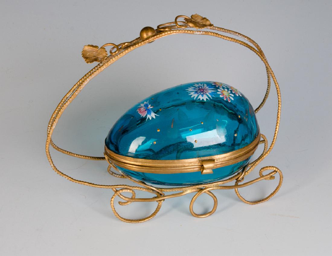 A VICTORIAN GLASS EGG TRINKET BOX IN ORMOLU FRAME (1 of 10)