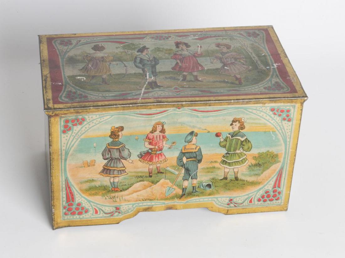 A VICTORIAN TIN LITHO MUSIC BOX (1 of 7)