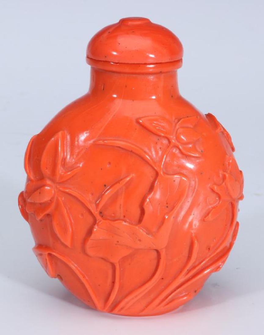 A CARVED CHINESE SNUFF BOTTLE (1 of 7)
