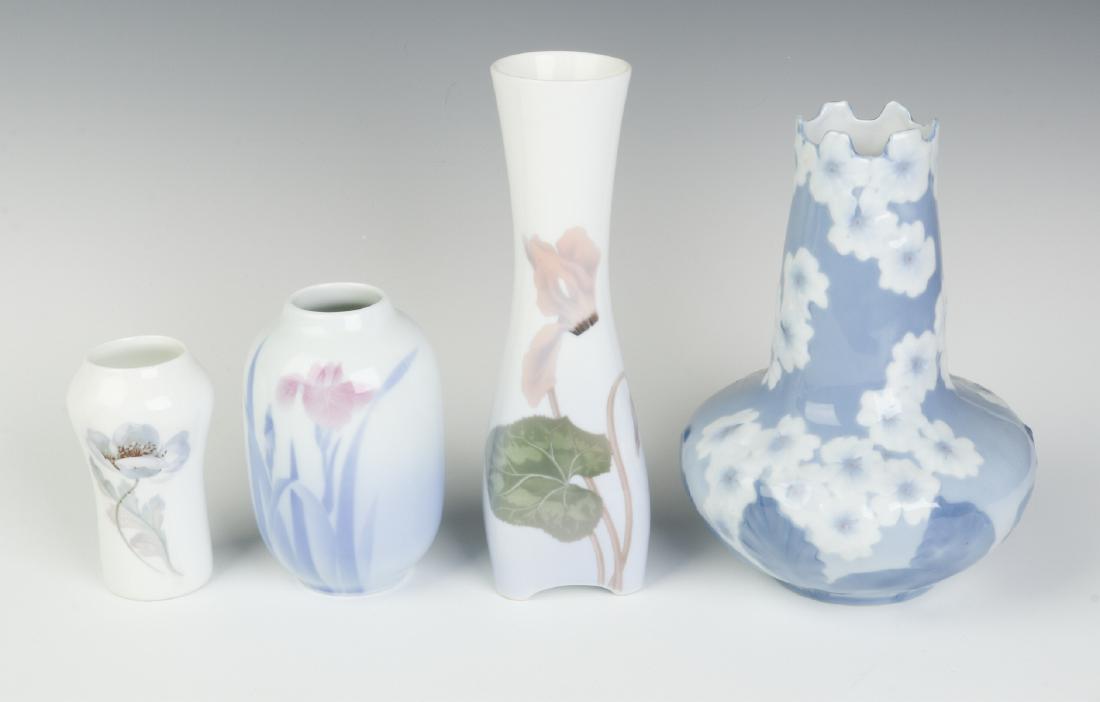 FOUR CONTINENTAL PORCELAIN CABINET VASES (1 of 9)