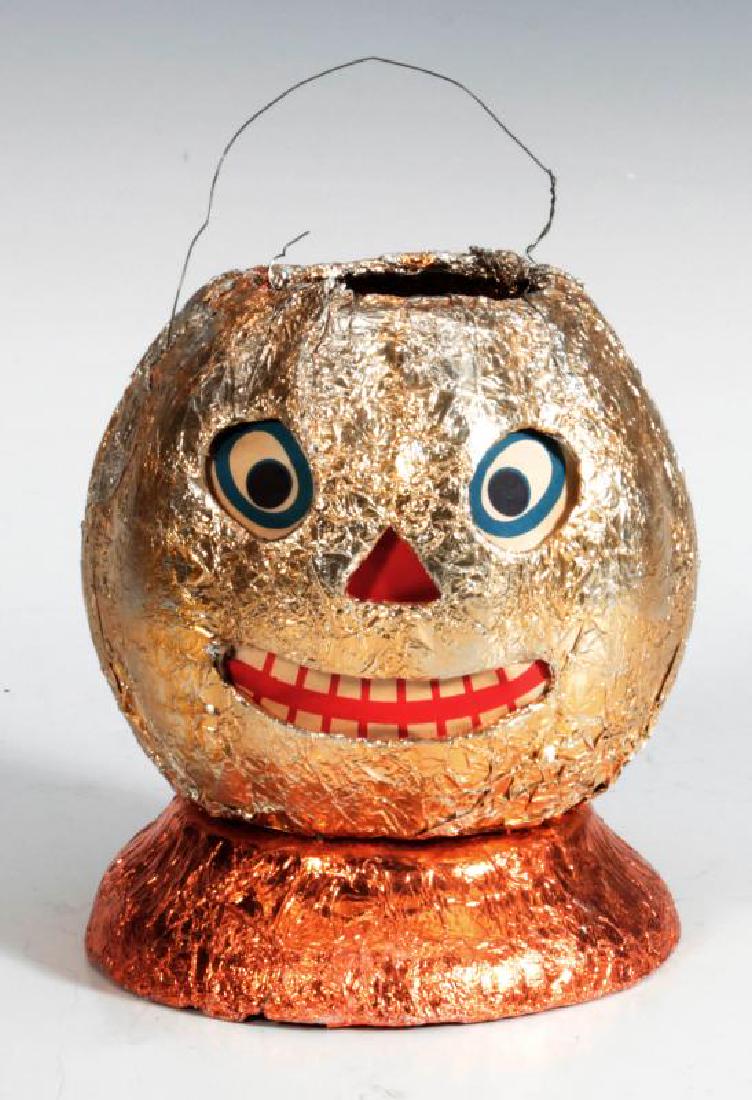 A VINTAGE PRESSED PAPER HALLOWEEN JACK-O-LANTERN (1 of 8)