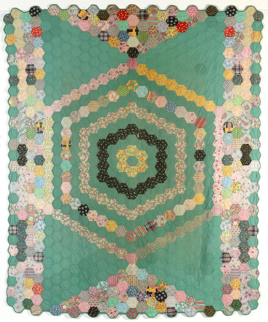 A VINTAGE 'MOSAIC' HEXAGON QUILT (1 of 10)