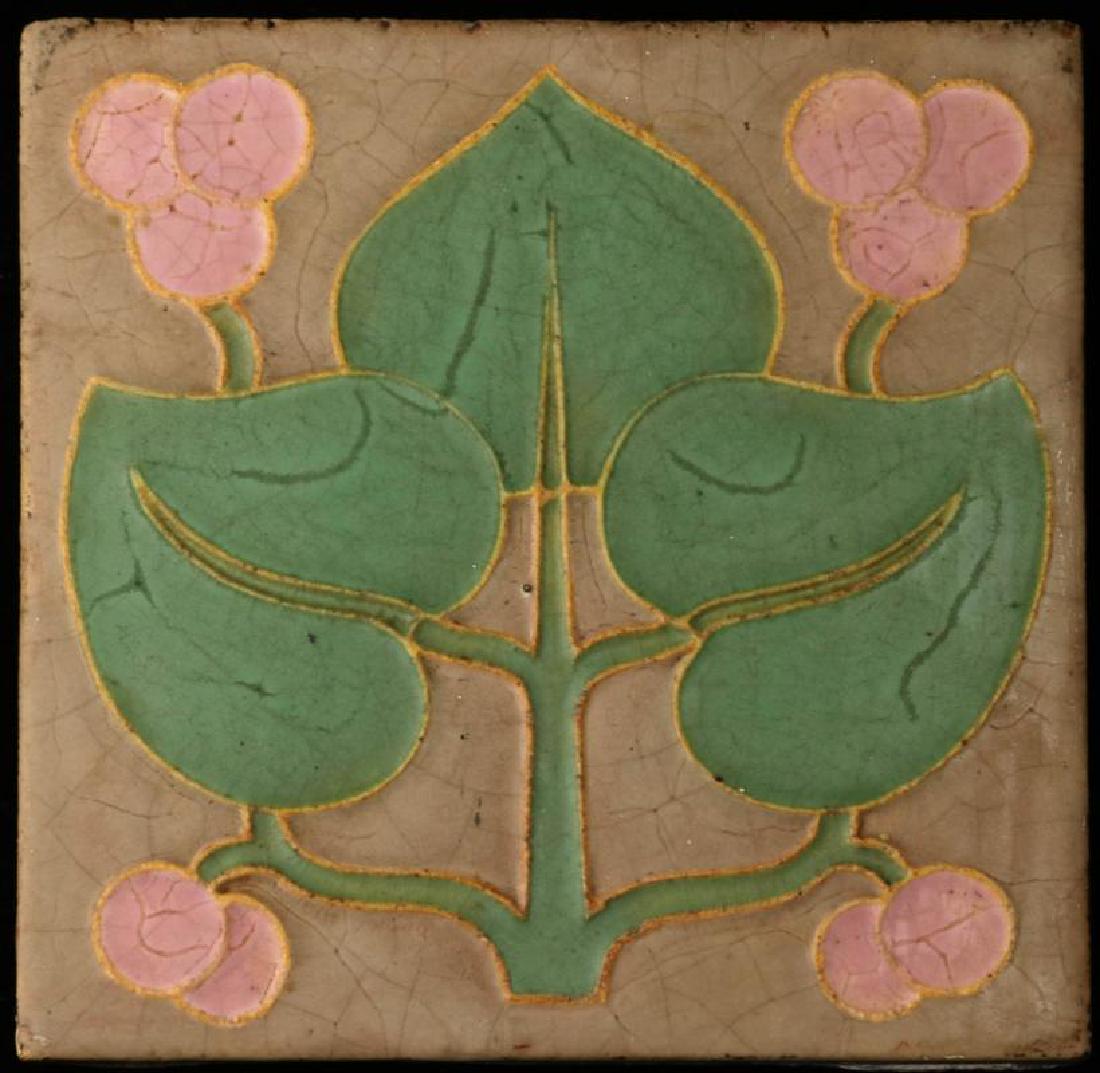 A GOOD EARLY 20TH C. ARTS AND CRAFTS MOVEMENT TILE (1 of 4)