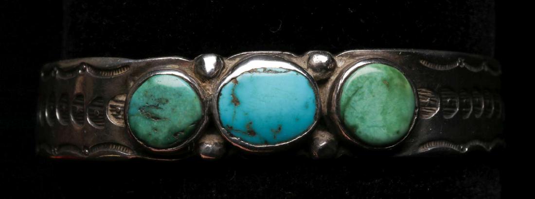 A GOOD OLDER NAVAJO STERLING CUFF WITH TURQUOISE (1 of 5)