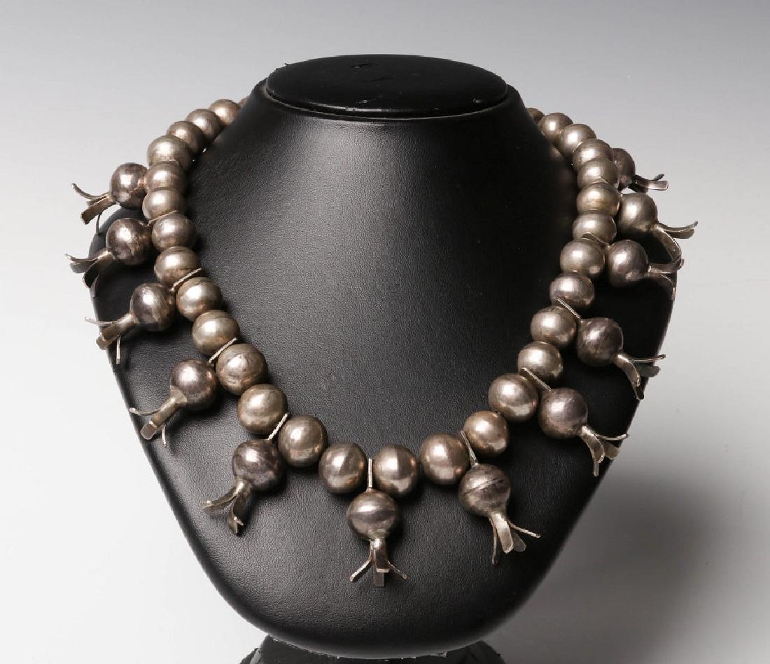 A HAND MADE NAVAJO SQUASH BLOSSOM NECKLACE (1 of 7)