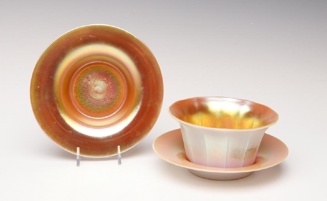 A STEUBEN GOLD AURENE FINGER BOWL AND UNDERPLATE (1 of 7)