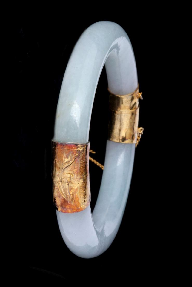 A LIGHT GREEN JADE BANGLE BRACELET (1 of 6)