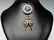A VICTORIAN 10K GOLD BROOCH AND EARRING SUITE - 2