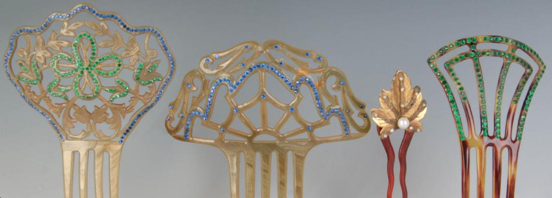 A COLLECTION OF VICTORIAN HAIR COMBS (1 of 10)