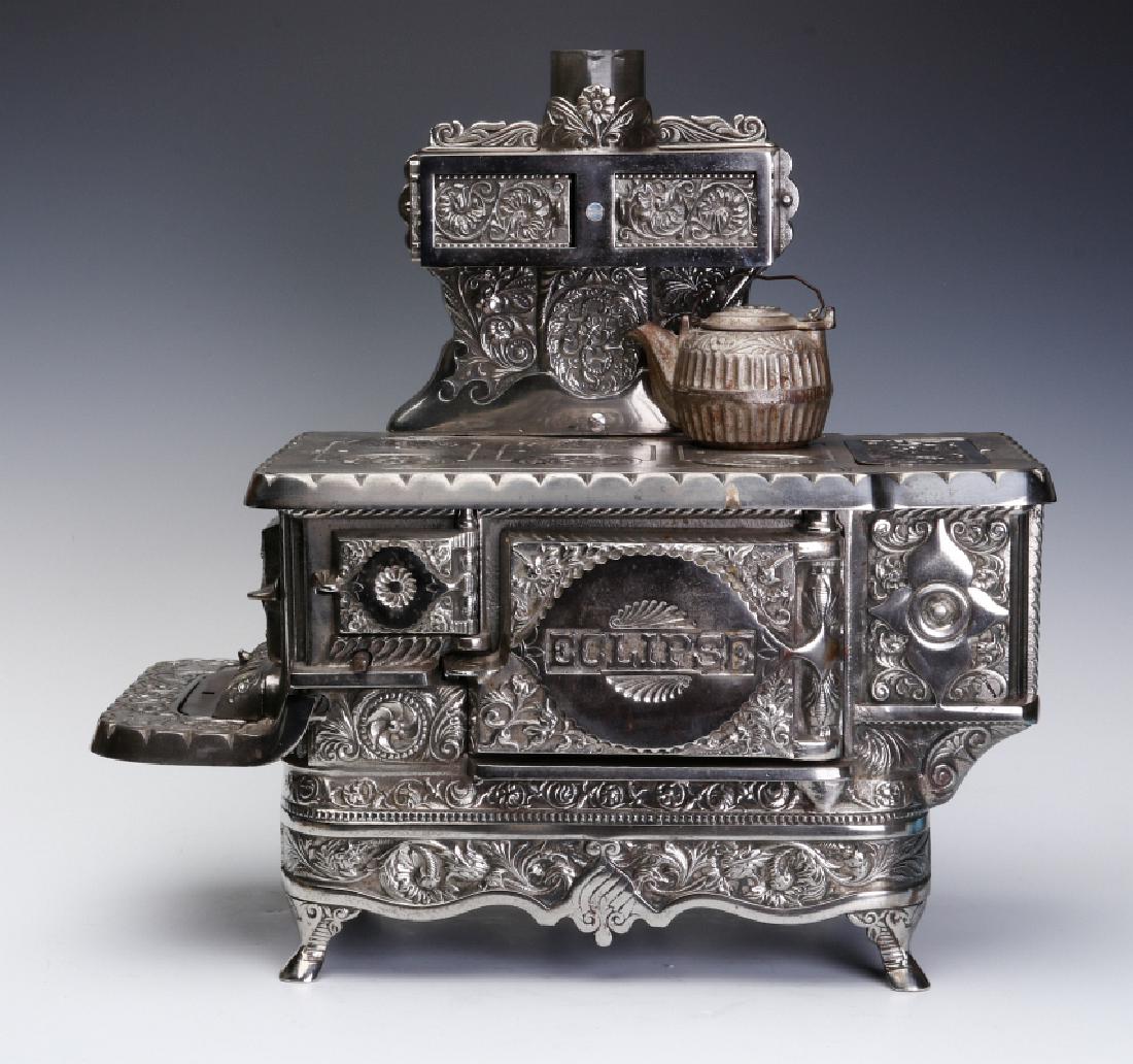 A J&E STEVENS 'ECLIPSE' CAST IRON TOY STOVE (1 of 11)
