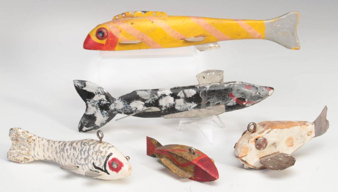 A COLLECTION OF VINTAGE FISH DECOYS (1 of 14)
