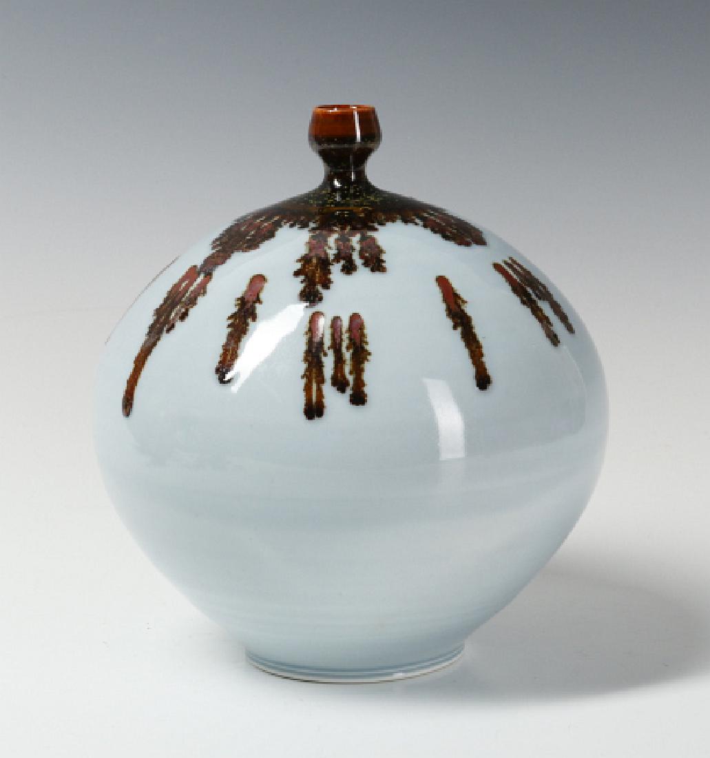 A TOM TURNER STUDIO PORCELAIN VASE (1 of 11)