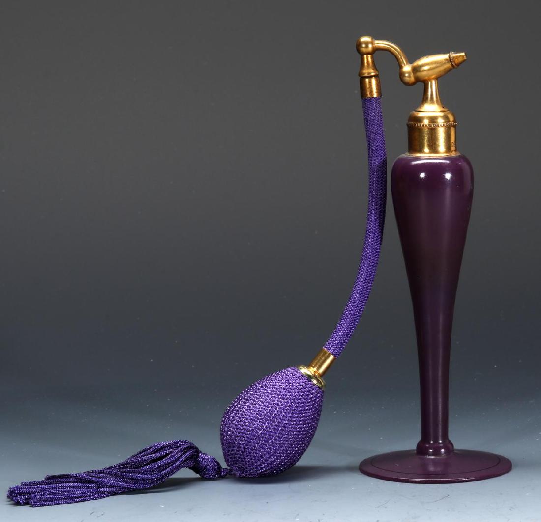 A VINTAGE DeVILBISS ART GLASS PERFUME ATOMIZER (1 of 6)