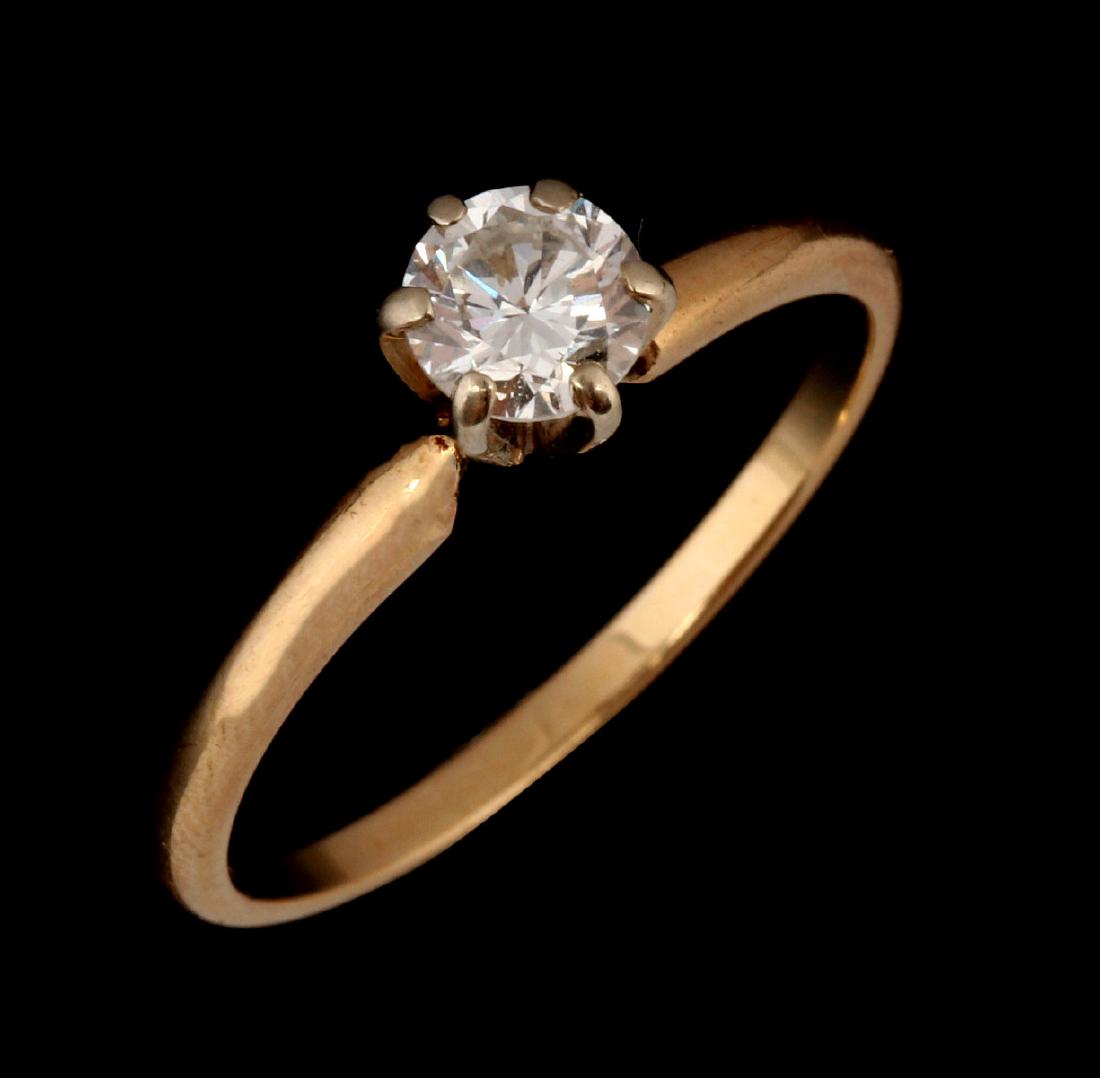 A VINTAGE 14K GOLD DIAMOND SOLITAIRE RING (1 of 5)