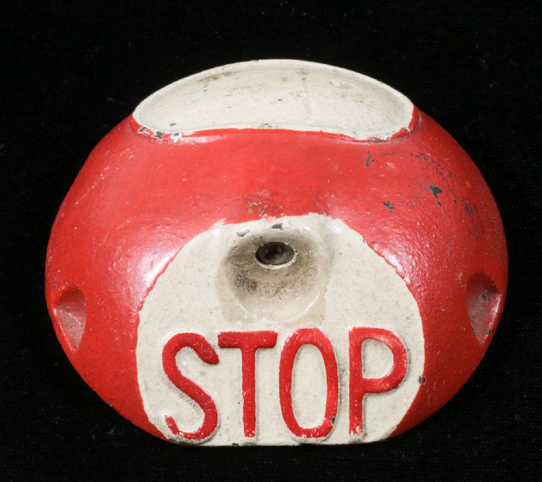 AN INTERESTING VINTAGE IRON PEN HOLDER PAPERWEIGHT (1 of 5)
