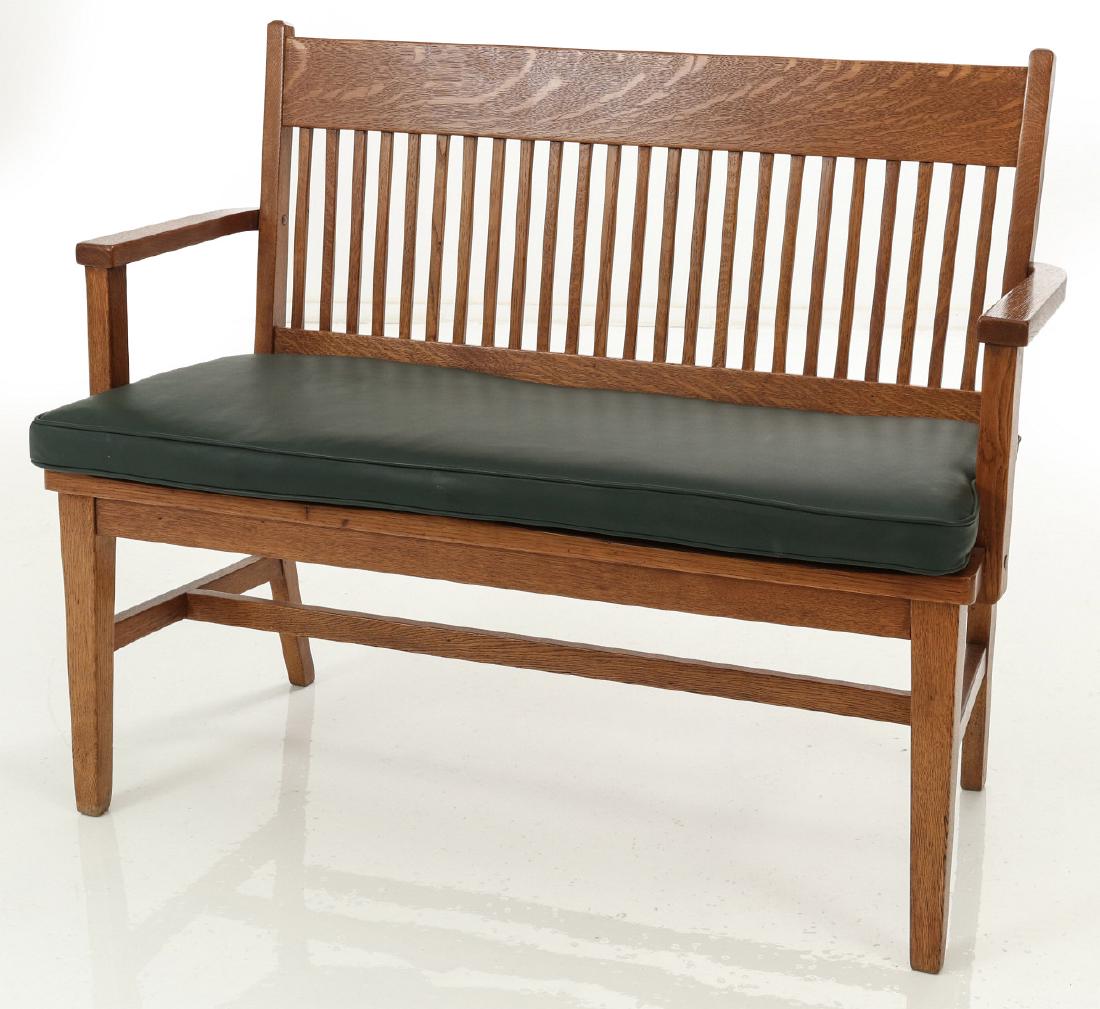 A GOOD CIRCA 1900 TWENTY-FOUR SLAT TIGER OAK BENCH (1 of 9)