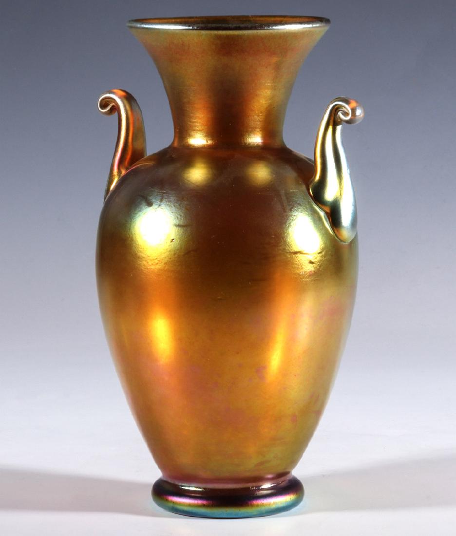 A STEUBEN GOLD AURENE CLASSICAL URN WITH HANDLES (1 of 11)