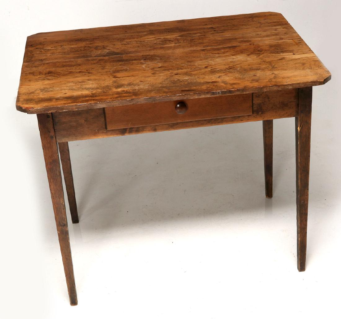 A 19TH CENTURY AMERICAN COUNTRY PINE STAND TABLE (1 of 9)
